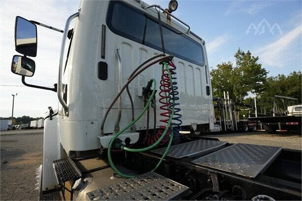 2016 Freightliner M2 106