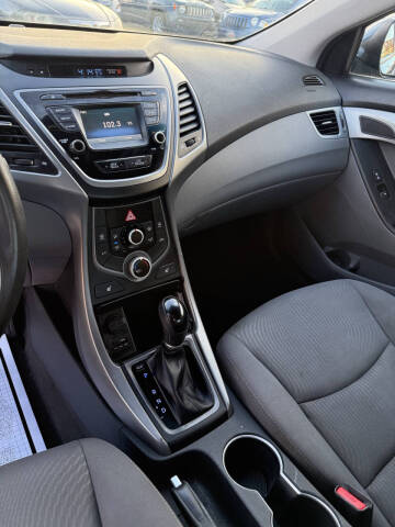 2014 Hyundai Elantra SE