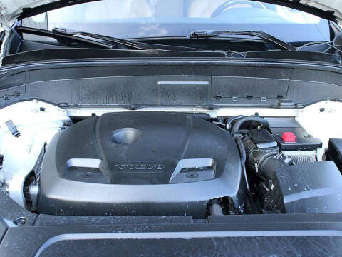 2016 Volvo XC90 T6 Momentum