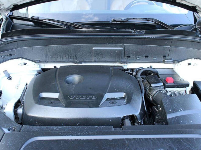 2016 Volvo XC90 T6 Momentum