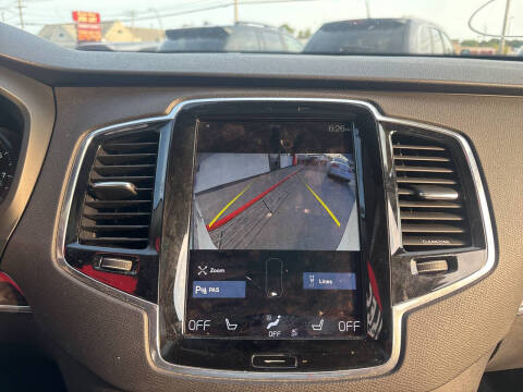 2016 Volvo XC90 T6 Momentum