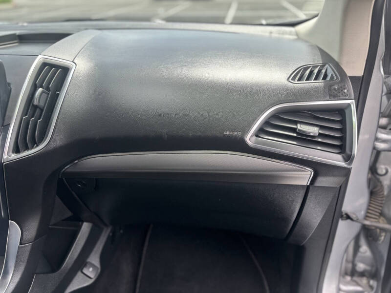 2022 Ford Edge Titanium