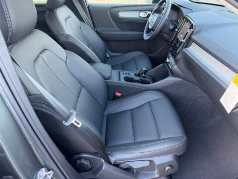 2026 Volvo XC40 B5 Core