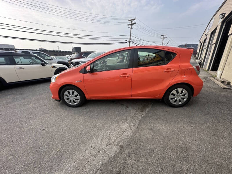2014 Toyota Prius c Three