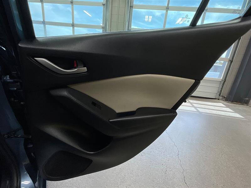 2016 Mazda MAZDA3 i Sport