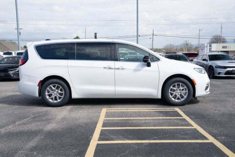 2026 Chrysler Pacifica Select