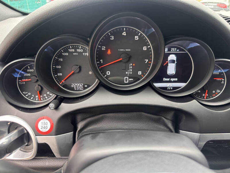 2017 Porsche Cayenne Platinum Edition