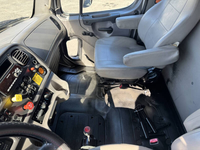2016 Freightliner 114 SD