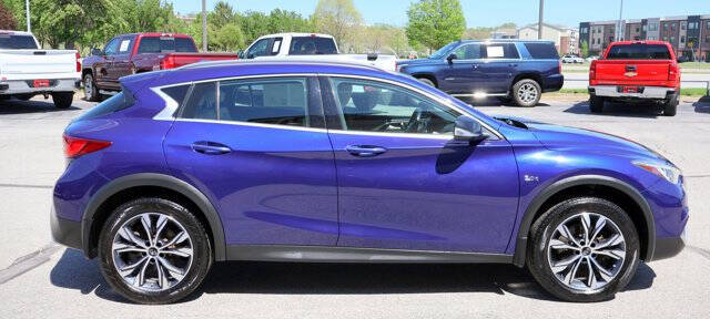 2017 Infiniti QX30 Premium