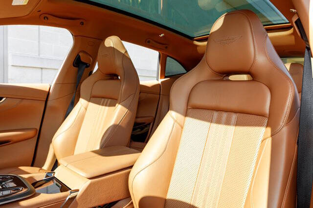 2025 Aston Martin DBX 707