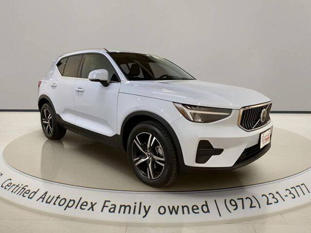2025 Volvo XC40 B5 Core Bright Theme