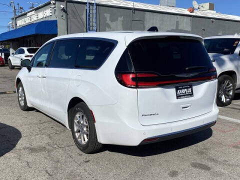 2023 Chrysler Pacifica Touring