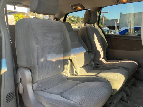 2006 Toyota Sienna LE 8 Passenger