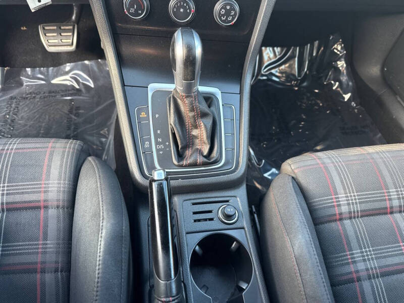 2017 Volkswagen Golf GTI S