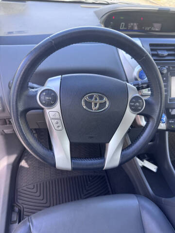 2013 Toyota Prius v Five