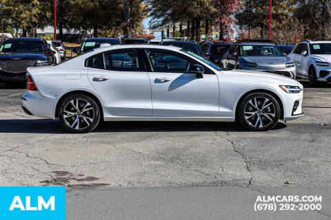 2024 Volvo S60 B5 Core Dark Theme