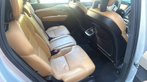 2017 Volvo XC90 T6 Momentum