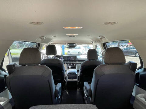 2022 Kia Carnival LX