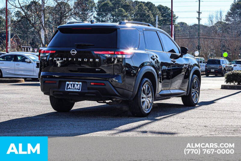 2023 Nissan Pathfinder SV