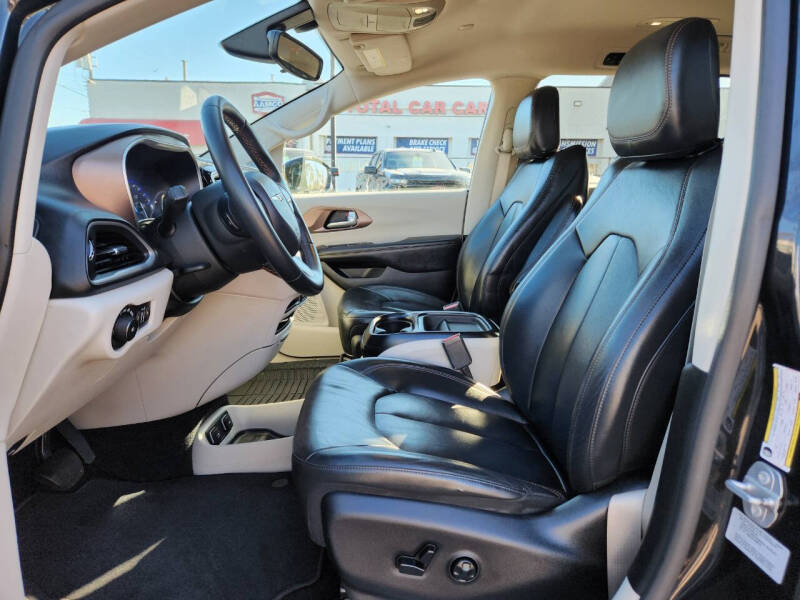 2017 Chrysler Pacifica Touring-L