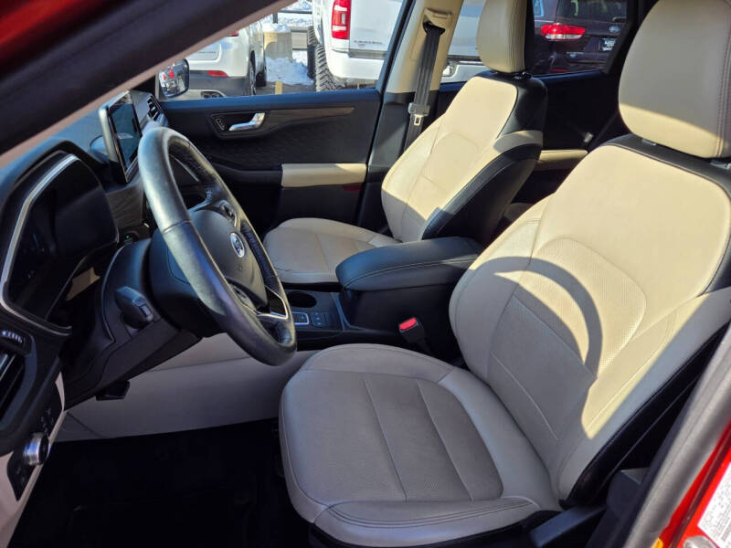 2020 Ford Escape Hybrid Titanium