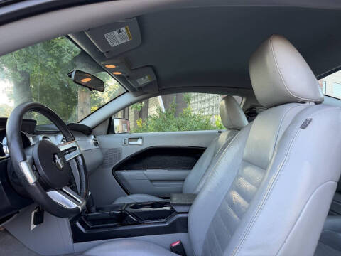 2005 Ford Mustang GT Deluxe