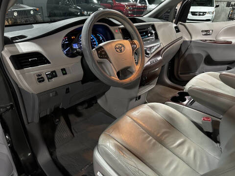 2013 Toyota Sienna XLE 8-Passenger