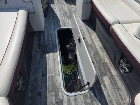 2019 Crest Pontoon CARIBBEAN