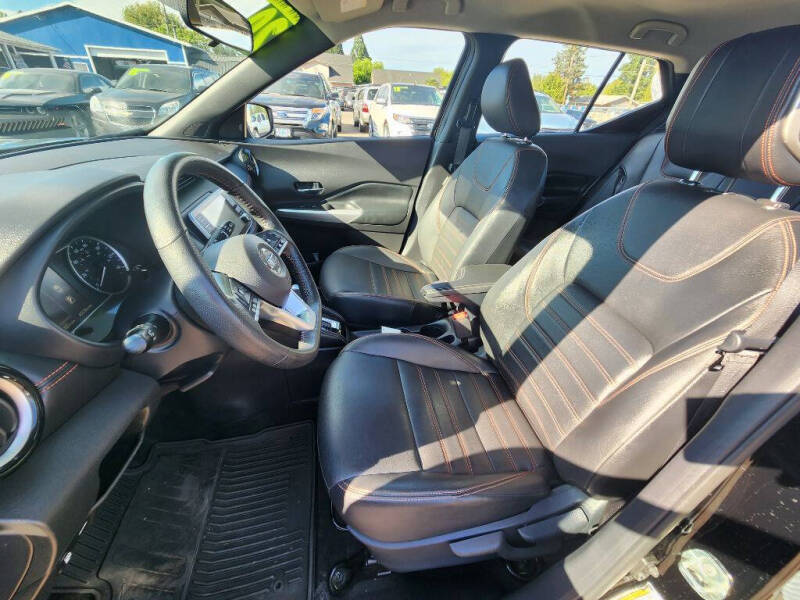 2020 Nissan Kicks SR