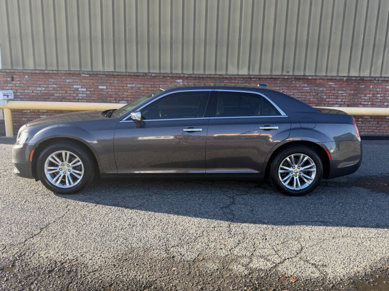 2016 Chrysler 300 C's photo