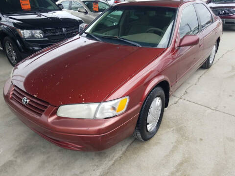 1999 Toyota Camry for sale at SpringField Select Autos in Springfield IL