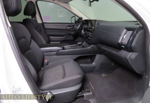 2022 Nissan Pathfinder SV