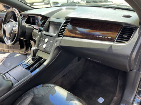 2015 Ford Taurus Limited