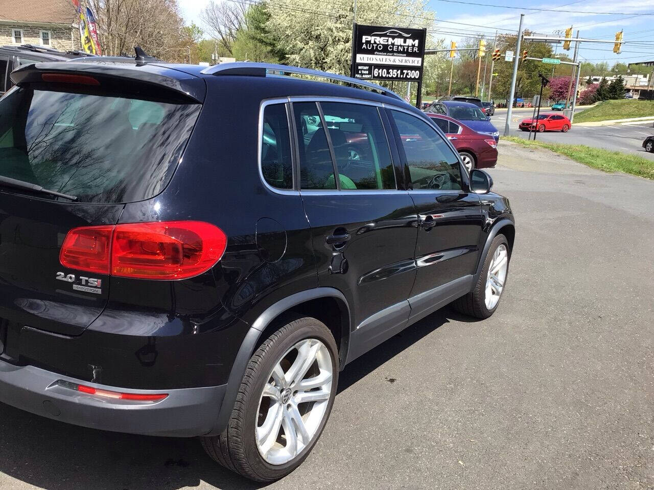 2012 Volkswagen Tiguan SEL photo 11