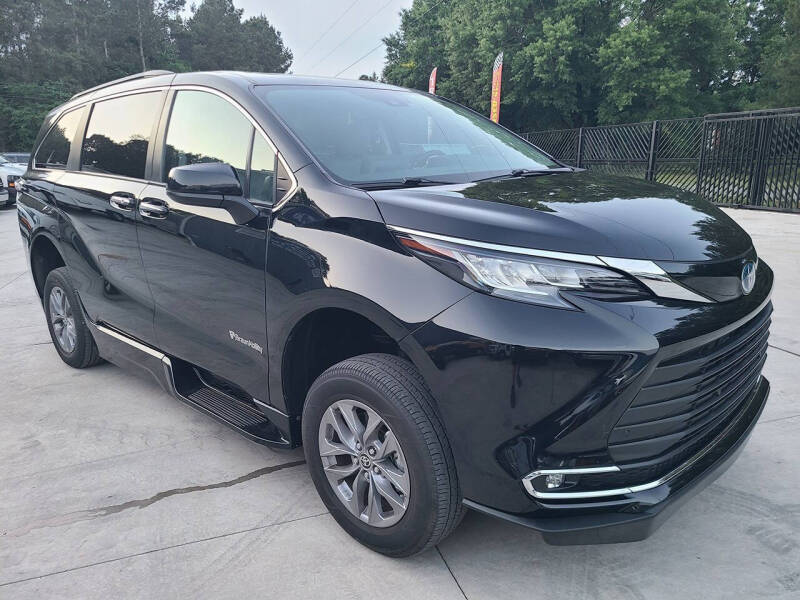 2022 Toyota Sienna XLE 8-Passenger