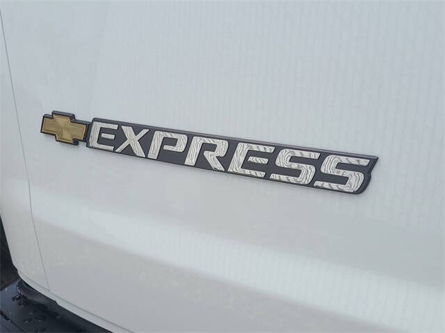 2025 Chevrolet Express 2500