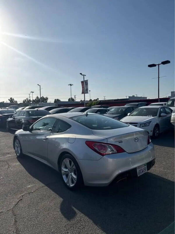 2011 Hyundai Genesis Coupe 2.0T Premium