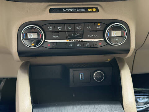 2020 Ford Escape Titanium