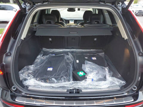 2025 Volvo XC60 B5 Plus Dark Theme