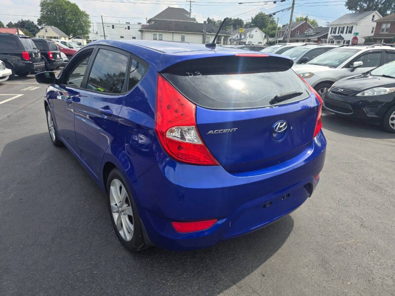 2012 Hyundai Accent SE