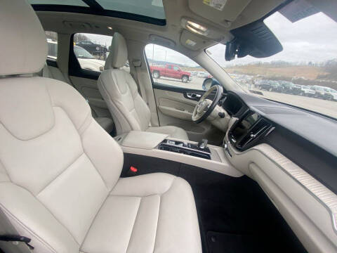 2023 Volvo XC60 B5 Plus Bright Theme