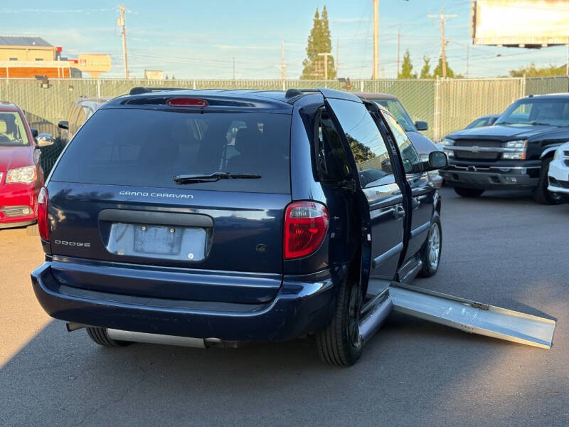 2005 Dodge Grand Caravan SE