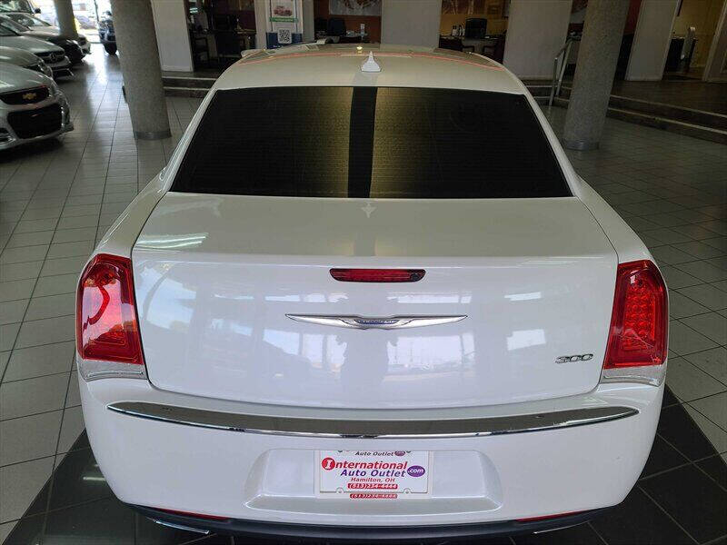 2015 Chrysler 300 Limited