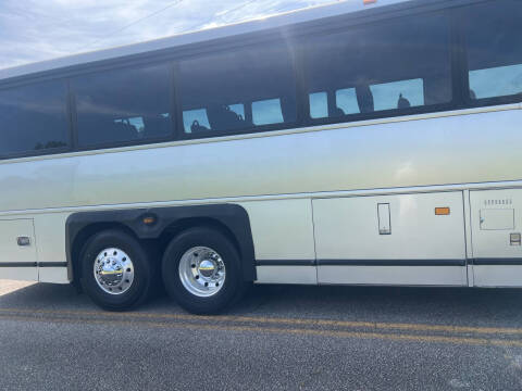 2004 Motor Coach Industries D4500