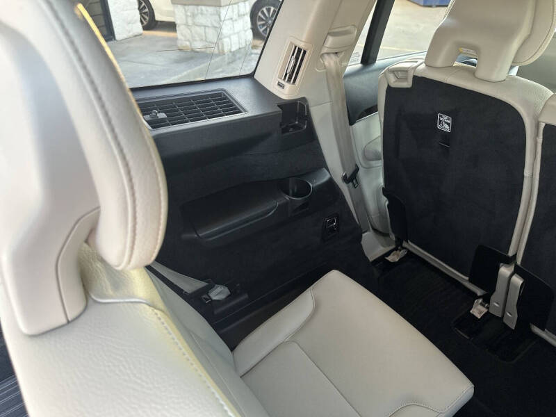 2017 Volvo XC90 T6 Momentum