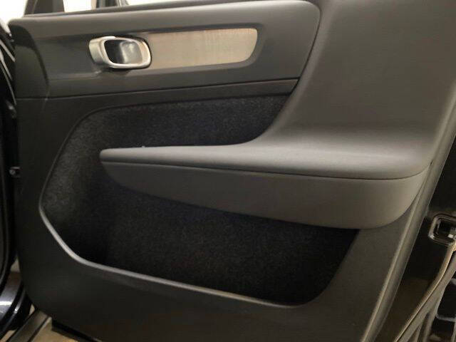 2025 Volvo XC40 B5 Core Bright Theme