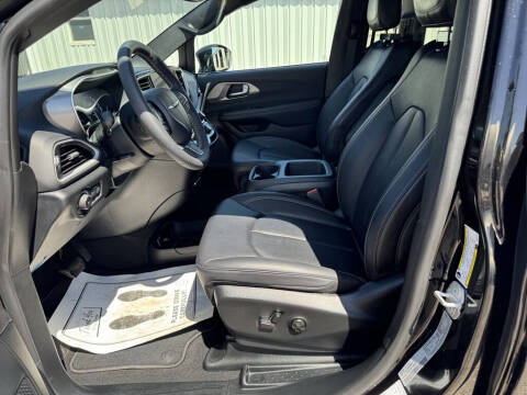 2025 Chrysler Pacifica Select