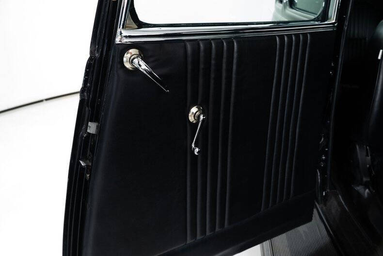 1933 Ford Super Deluxe