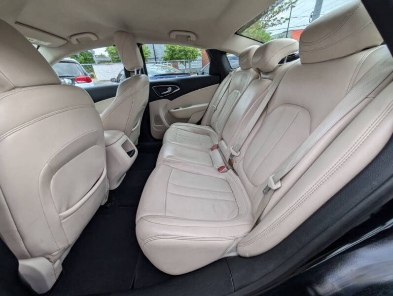 2017 Chrysler 200 Limited Platinum