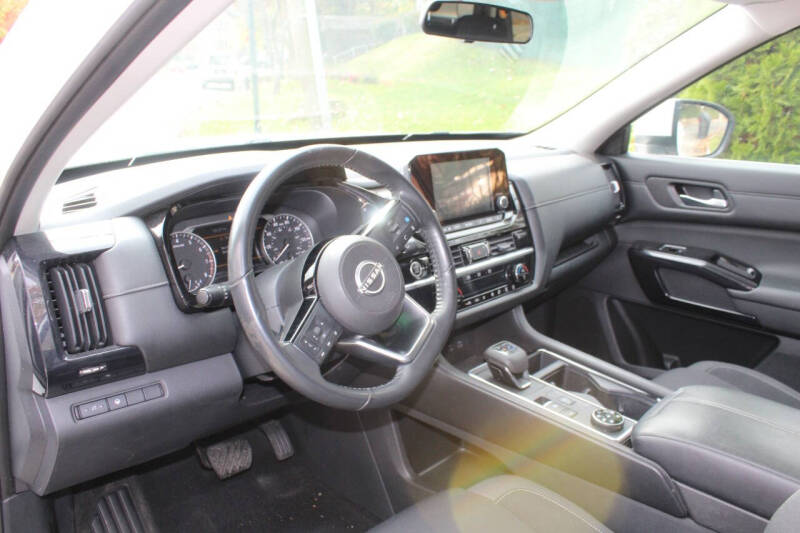 2022 Nissan Pathfinder SV